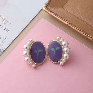 Vintage Style Purple Flower Enamal & Pearl Stud Earrings Gold Retro Casual New